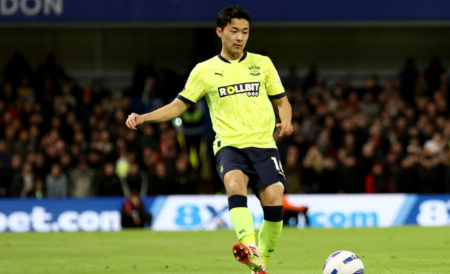 南安普顿后卫菅原由势赛后反思：定位球失误改变比赛，感谢球迷支持