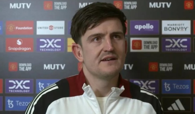 曼联主场险胜伊普斯维奇，多古直红离场引队友力挺