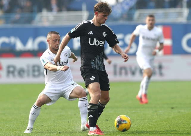 意甲-科莫2-1战胜那不勒斯，送对手四场不胜