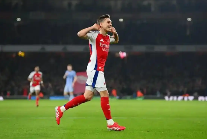 英超-阿森纳2-1力克热刺，赢得北伦敦德比