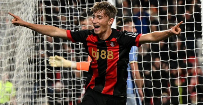 拜仁关注伯恩茅斯后卫赫伊森，但转会费成障碍