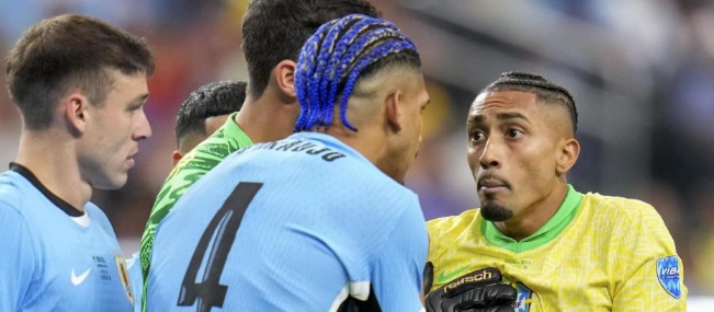 拉菲尼亚与阿劳霍或因世预赛黄牌提前返巴塞