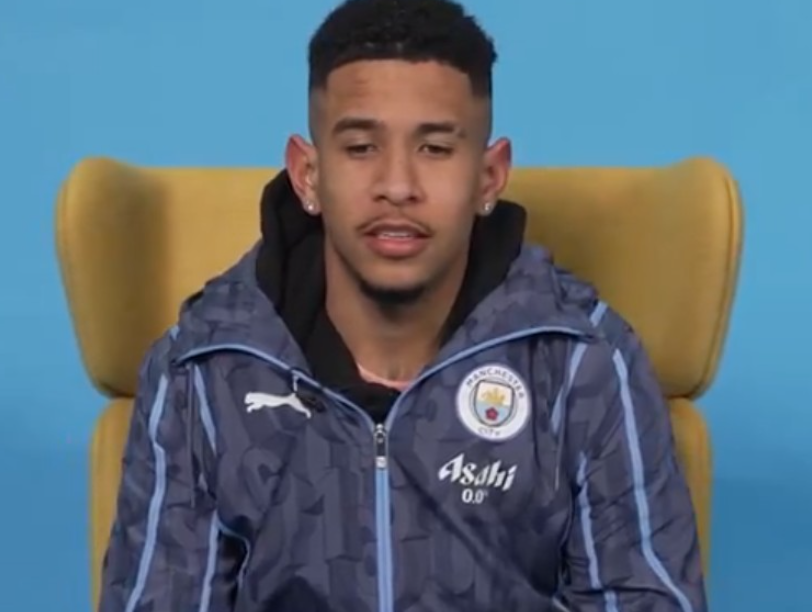 曼城球员萨维尼奥在最新问答视频中分享趣事与个人喜好