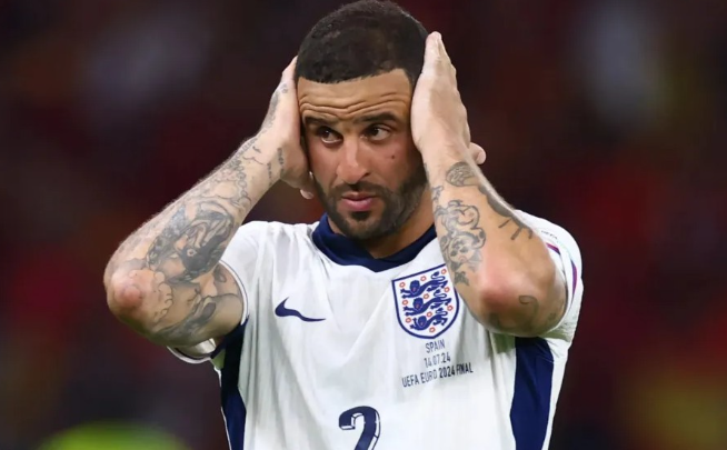 沃克希望留在米兰，米兰寻求买断费折扣