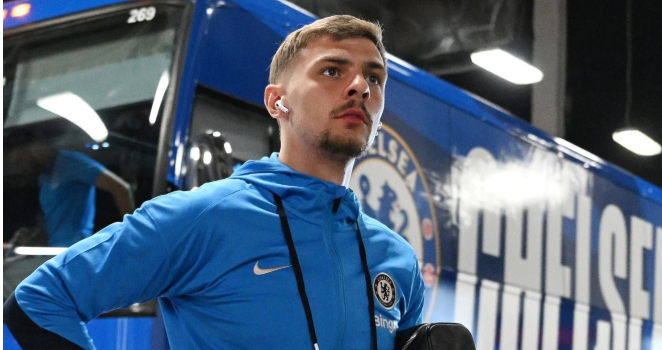 迪尤斯伯里-霍尔：从艰难成长到切尔西新星的足球之旅