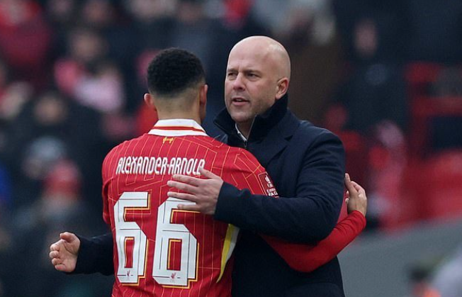 利物浦主帅斯洛特淡看阿诺德转会传闻，专注球员康复