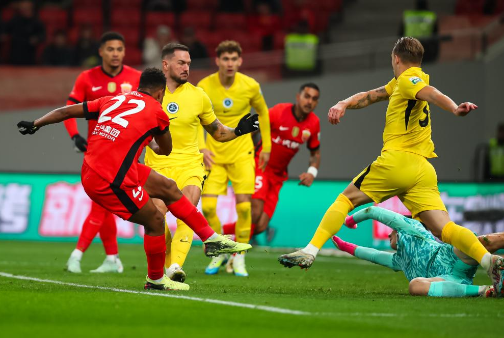 中超-上海海港3-1深圳新鹏城，取得新赛季开门红