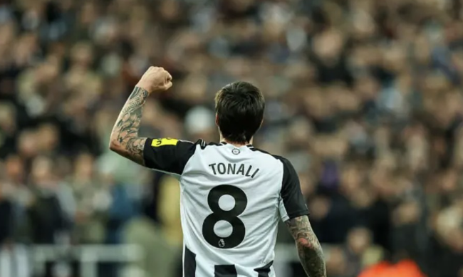 纽卡斯尔联托纳利：艰难取胜，伊萨克是世界级前锋