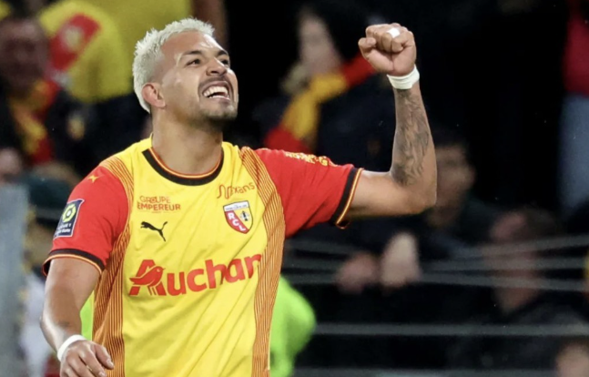 多队竞逐朗斯后卫梅迪纳，球员夏窗或离队寻欧战机会