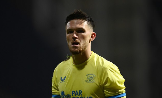 曼联寻觅奥纳纳替补，瞄准普雷斯顿门将伍德曼