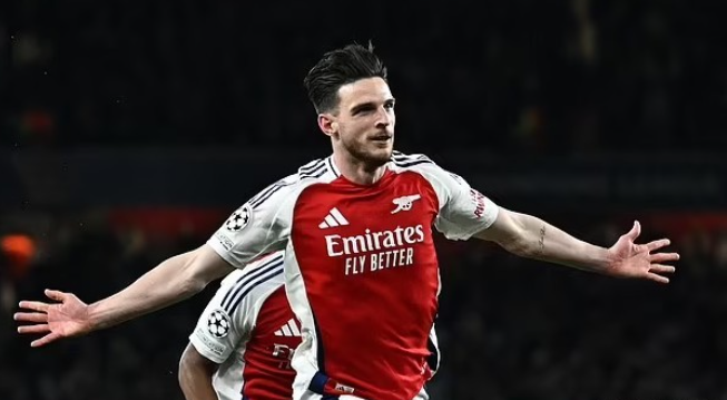 赖斯闪耀欧冠夜：从潜力新星到顶级中场的蜕变之路