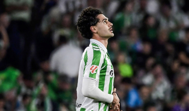 约翰尼 - 卡多索或拒热刺邀约，贝蒂斯中场未来成疑