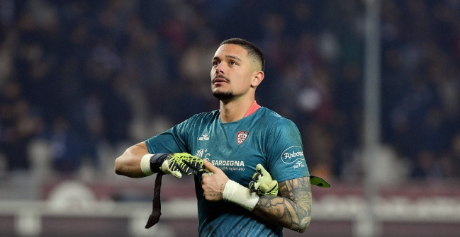 米兰关注卡利亚里门将卡普里莱，球探现场考察其表现