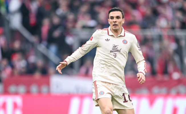 帕利尼亚留队意愿与拜仁出售计划相悖，孔帕尼战术需求成关键