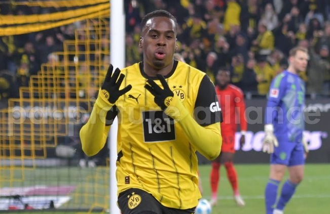 吉滕斯决意离开多特重返英超，切尔西领跑但交易存变数