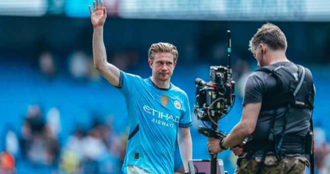 德布劳内盛赞曼城青训，直言自身状态正佳助力球队