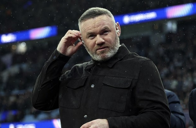 鲁尼析维拉欧冠出局：经验匮乏致上半场崩盘，未来需积淀