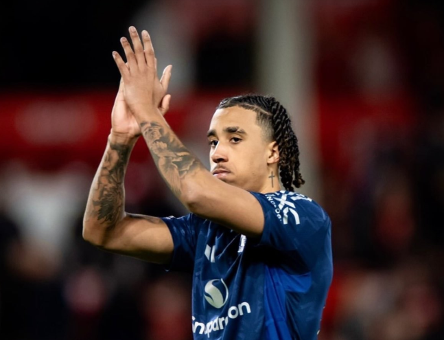 约罗：曼联逆转里昂晋级疯狂，球迷支持成关键动力