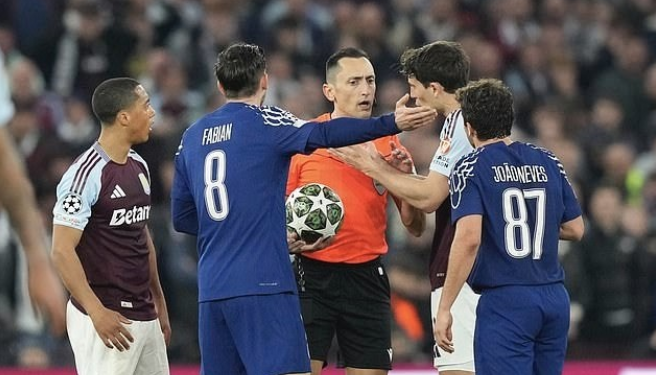 维拉欧冠出局后或面临追加处罚，球迷投掷水瓶引风波