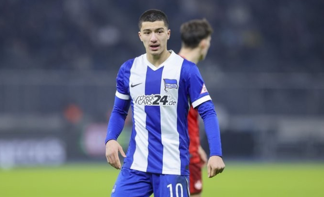 勒沃库森1400万欧锁定19岁中场新星！马扎成米约替身，斯图加特遭冷落