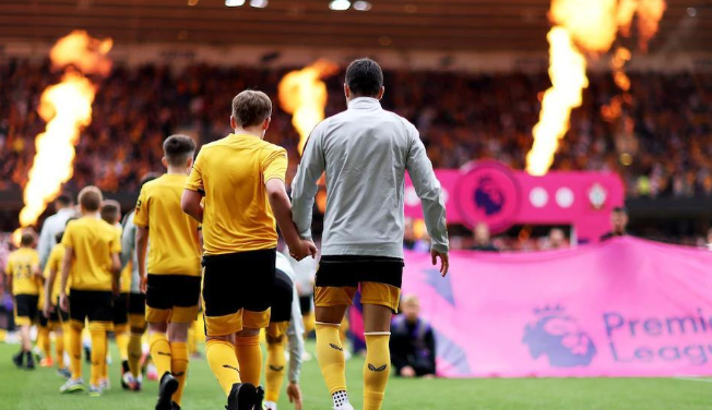 英超牵手球童收费乱象遭炮轰！诺丁汉森林1800英镑天价套餐引众怒，议员斥俱乐部"贪婪剥削"