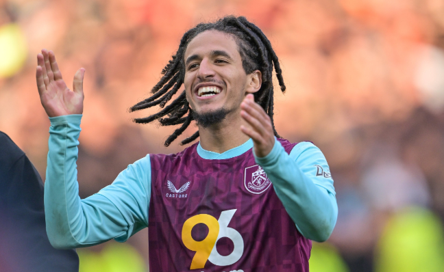 伯恩利重返英超触发条款，汉尼拔-梅布里转会费或增至940万英镑，曼联握回购权