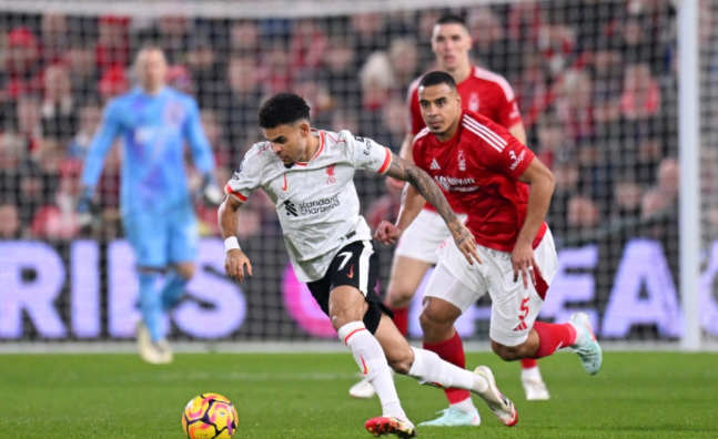 皇马夏窗中卫选择权衡：赫伊森或退出，穆里略成热门但竞争激烈