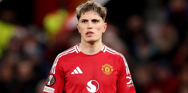 曼联筹谋夏窗重建，加纳乔或成筹码换库尼亚