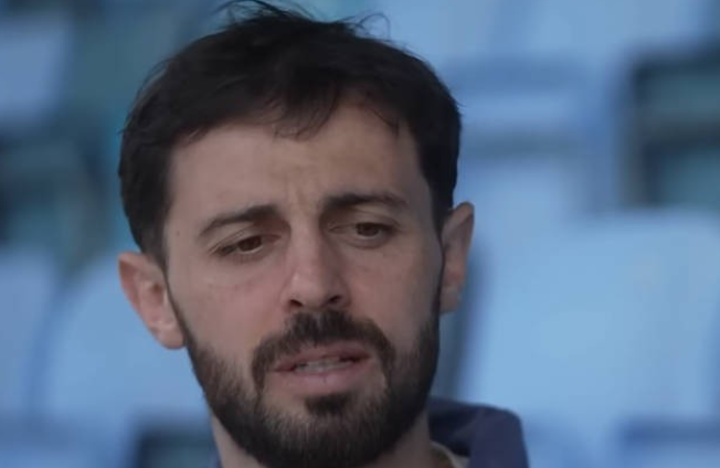 B席深情缅怀德布劳内：传奇离队，曼城灵魂之憾