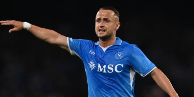 洛博特卡或迎生涯转折点，巴萨巴黎曼联竞逐那不勒斯中场核心