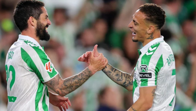 贝蒂斯拟续租安东尼一年 曼联天价边锋或暂别英超