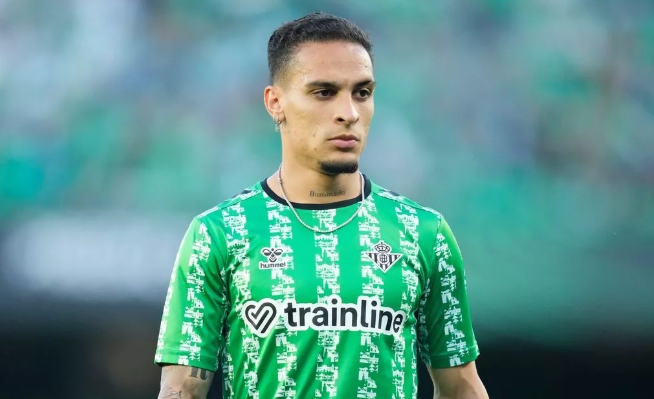 曼联为安东尼标价4250万英镑，贝蒂斯留人遇阻马竞加入争夺