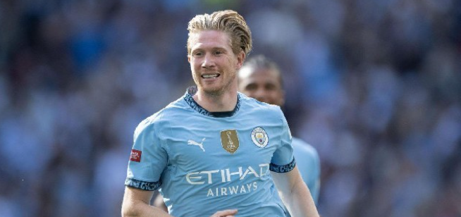 德布劳内转会风波：那不勒斯与利物浦争夺中场核心，未来去向成谜