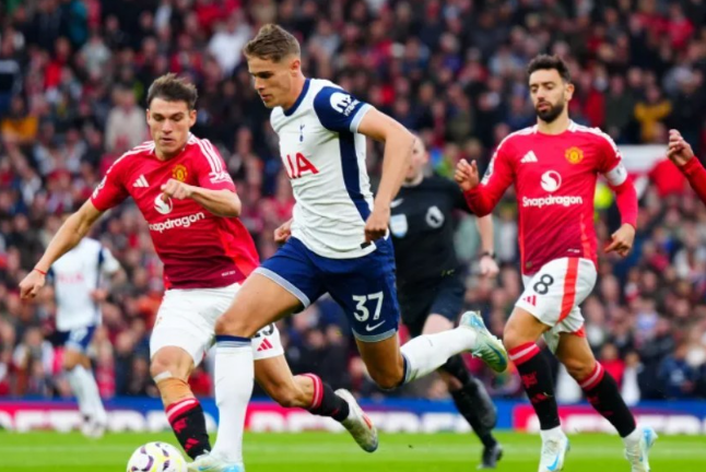 曼联联赛低迷致转播分成锐减，夏窗引援或受冲击