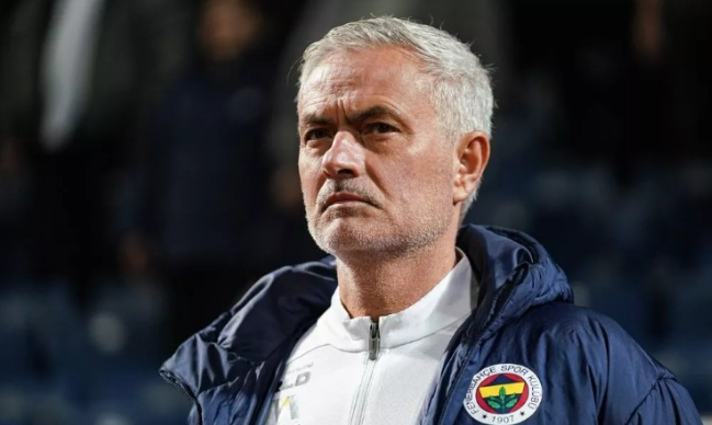 《镜报》爆料：阿莫林若离队，穆帅或6年半后重返曼联