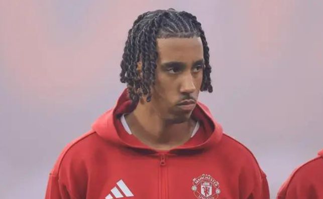 曼联两将缺席赛前训练，客战切尔西蒙阴影