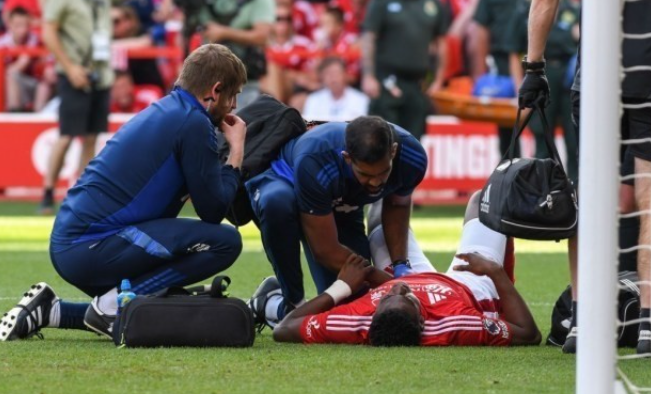 阿沃尼伊术后昏迷，诺丁汉森林风波不断