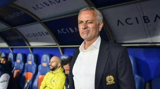 利兹联升级后帅位存疑，沃诺克提议邀穆帅引争议