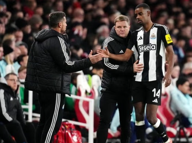 埃迪-豪强硬回应转会流言：纽卡拒绝卖星，沙特金元助力豪门崛起