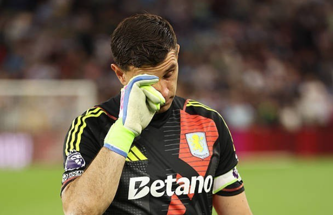 曼联巴萨竞购马丁内斯 维拉门神或迎主场告别战