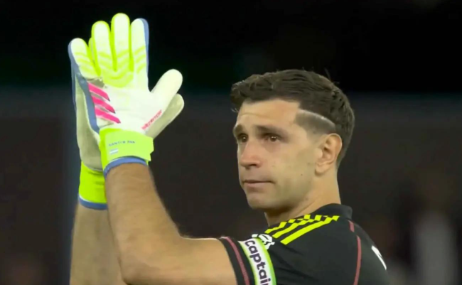 大马丁转会风暴：维拉门神或掀今夏门将市场巨浪 切尔西曼联巴萨三强竞逐