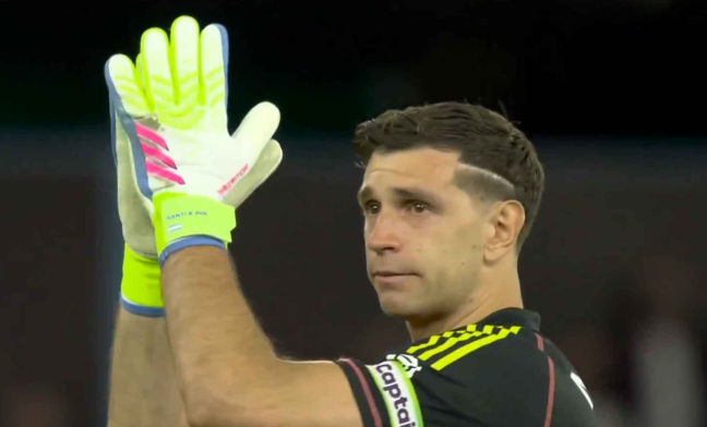 维拉坚称未收达米安-马丁内斯报价，球员未来去向仍存疑云