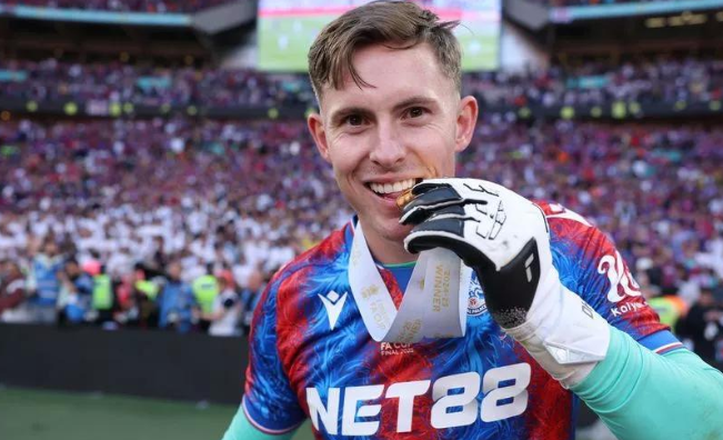 迪恩·亨德森：十年逆袭，从英乙到温布利的励志传奇