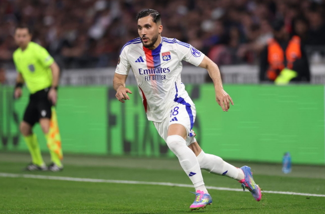 里昂青训瑰宝谢尔基成转会市场焦点，利物浦多特竞逐4000万欧中场新星