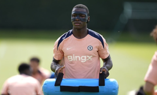 凯塞多定制面具：心仪“切尔西蓝”，无奈选黑色