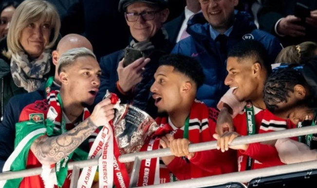 曼联夏窗大洗牌：多将离队，球队重组箭在弦上