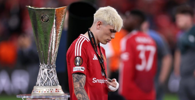 加纳乔或5000万镑转会那不勒斯，曼联重建筹钱与切尔西竞争引关注