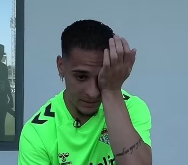 安东尼自曝曼联煎熬岁月：失去足球乐趣，几日不食终重生