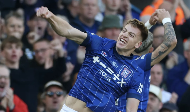 曼联等多队竞逐德拉普，年轻球员未来去向引关注