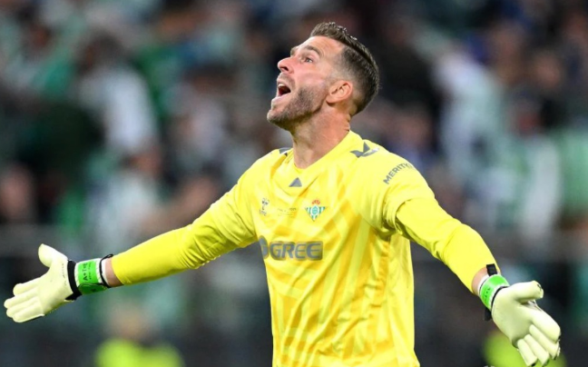 贝蒂斯门将阿德里安：欧协联决赛虽败犹荣，球队需吸取教训